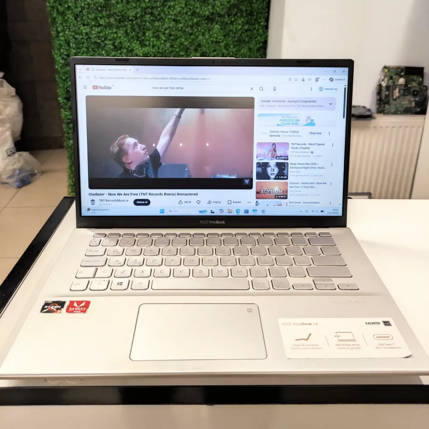 Asus VivoBook Ryzen 5 3500U | 8GB RAM | 256GB SSD